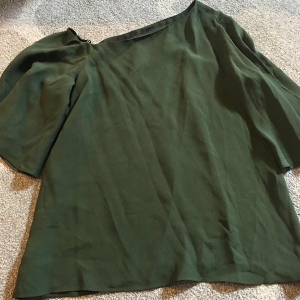 🔥Lafayette 148 of shoulder olive shirt cute!!🔥